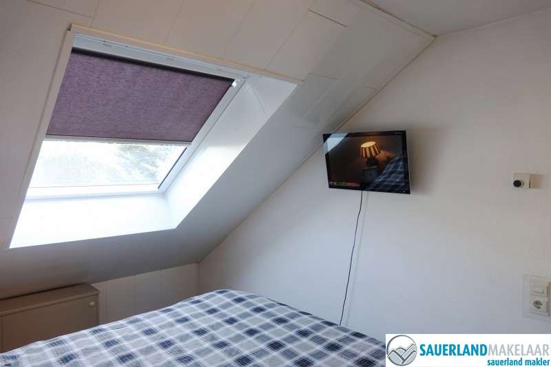 VERKOCHT gelegen en volledig gerenoveerd, 3 kamerappartement 12