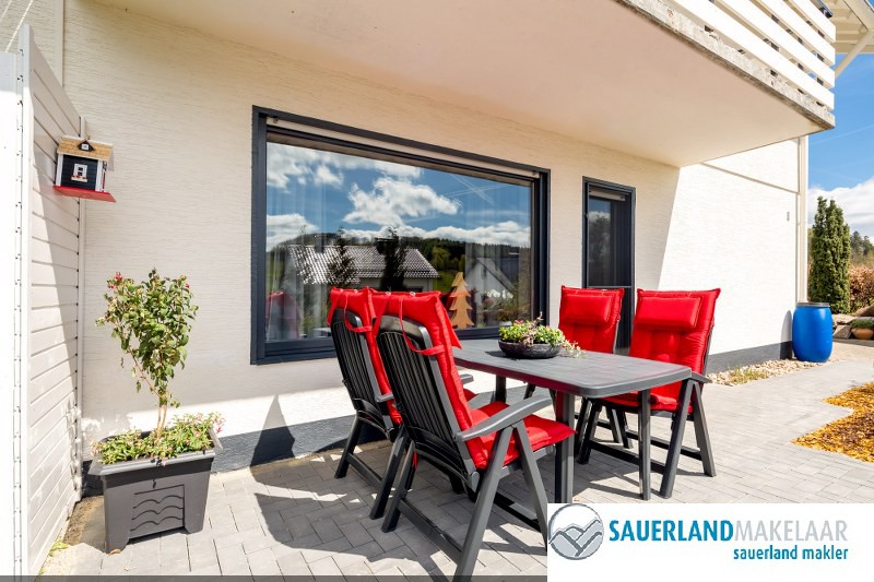Verkocht -Volledig gemoderniseerd huis met appartement in Bömighausen 13