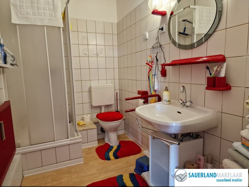 Groot woonhuis, verdeeld over 4 woningen in Stormbruch 13
