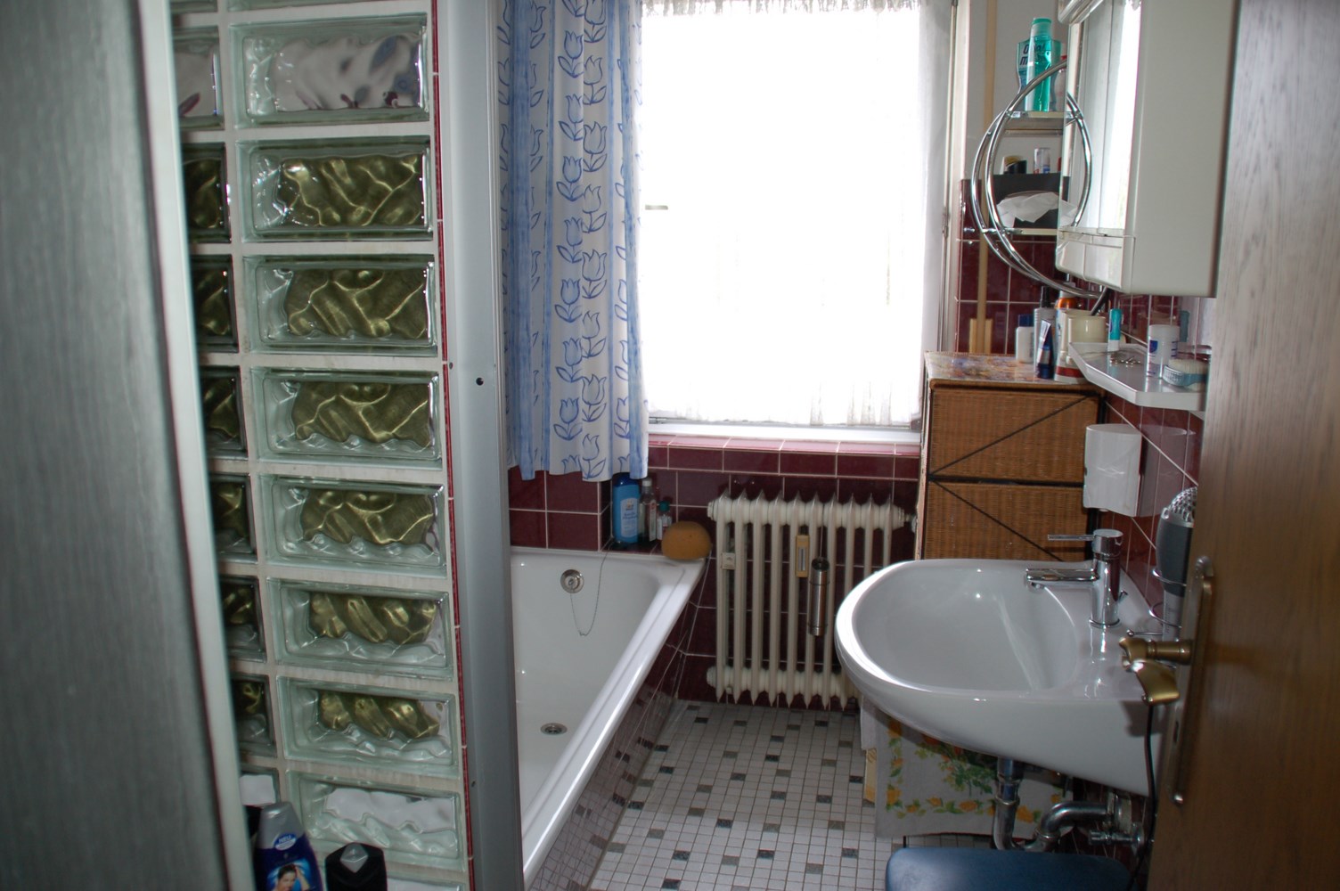 Vrijstaand huis, 3 garages, ruim balkon en grote tuin 13