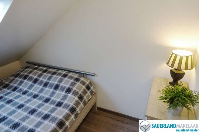 VERKOCHT gelegen en volledig gerenoveerd, 3 kamerappartement 13