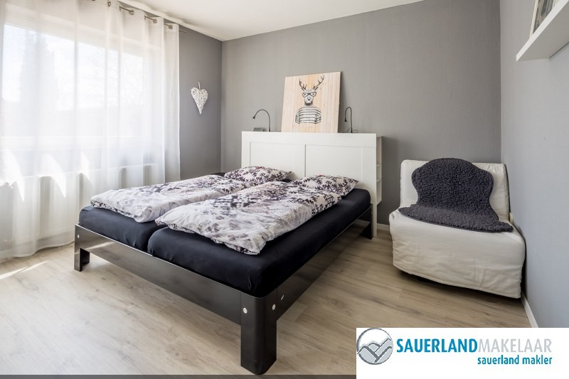 Verkocht -Volledig gemoderniseerd huis met appartement in Bömighausen 15