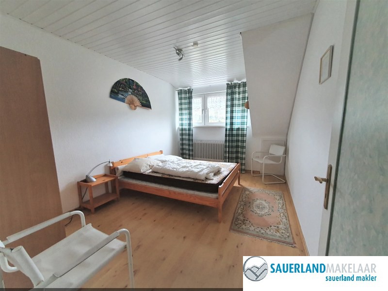 Ruim, vrijstaand huis met appartement in Niedersfeld 15