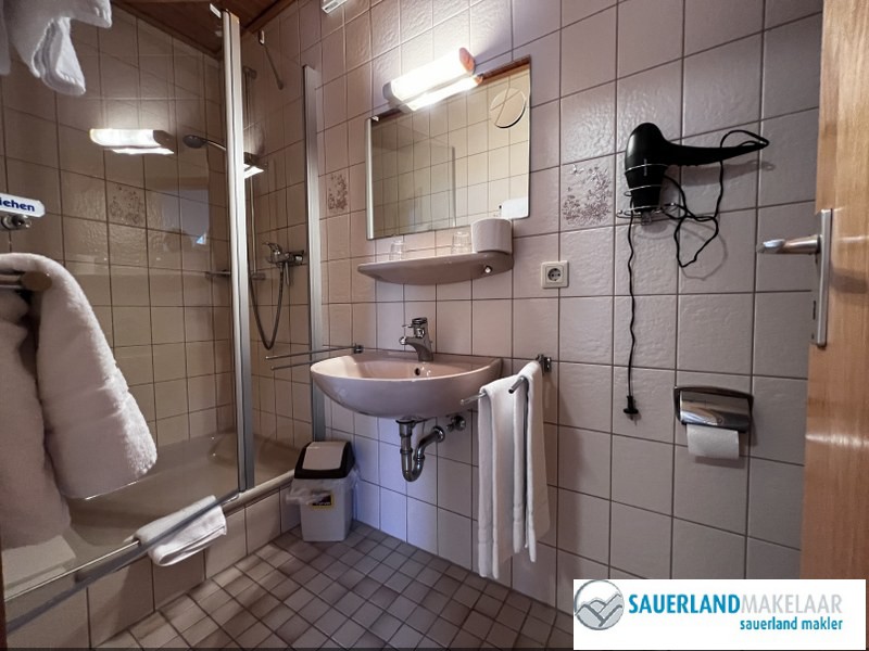Centraal in Willingen gelegen pension met eigenarenwoning 15