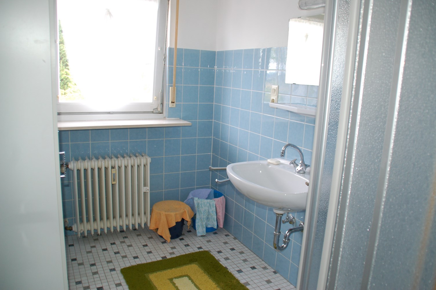 Vrijstaand huis, 3 garages, ruim balkon en grote tuin 15