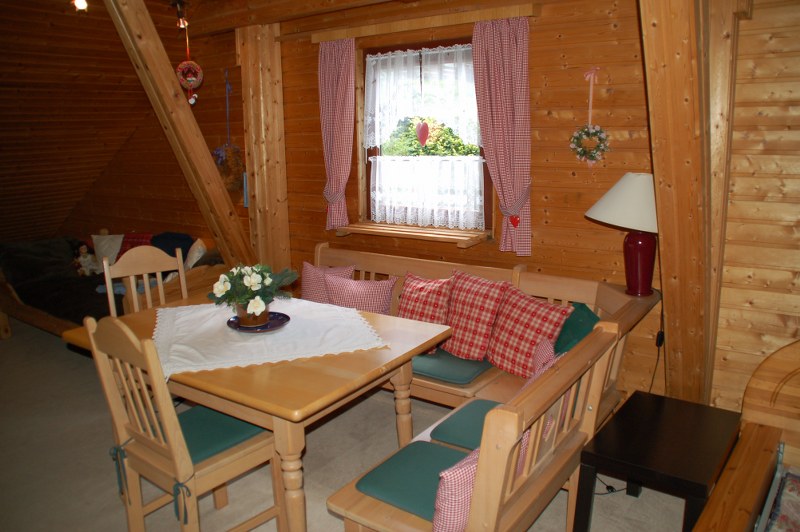Ruim appartement, met zolder en uitzicht in Schwalefeld 15