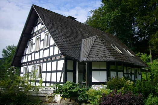 Prachtig ontworpen en mooi gelegen huis in Nordenau 0