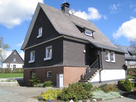 Vrijstaand en gemoderniseerd woonhuis in Altastenberg 1
