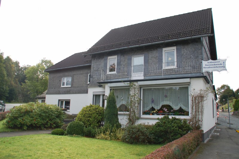 Ruim, onderhouden huis in Niedersfeld, met grote tuin 0